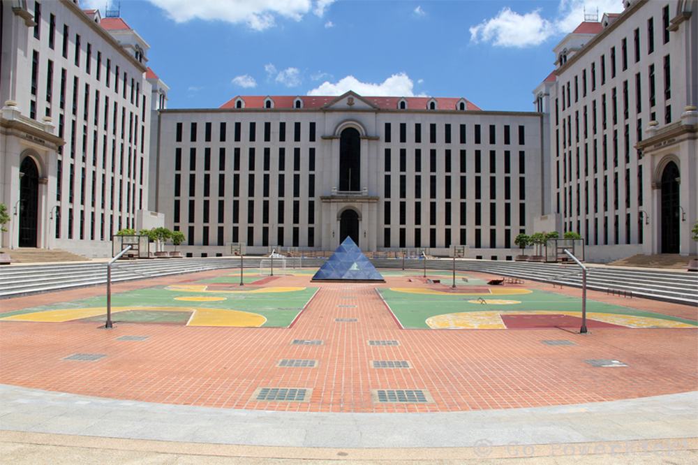The main plaza between the academic buildings