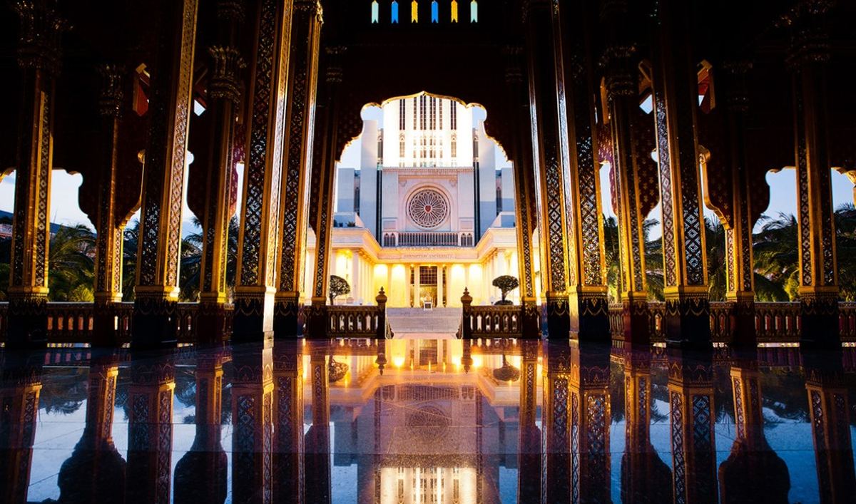 The pavilion at dusk looking through to the Cathedral of Learning, Suvarnabhumi campus